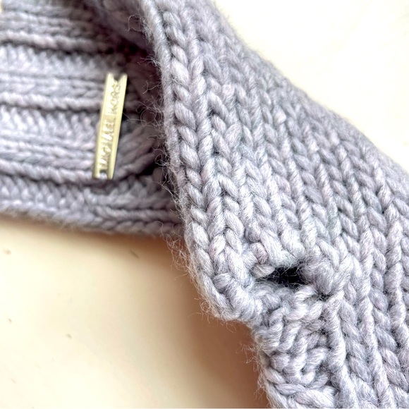 Women’s Michael Kors Fingerless Cable Knit Handwarmer Mittens - Light Grey - Picture 3 of 5